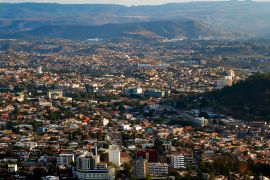 Lais Puzzle - Ein Panoramablick auf die Hauptstadt von Honduras, Tegucigalpa - 2.000 Teile
