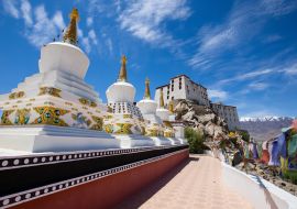 Lais Puzzle - Weiße buddhistische Stupa im Thiksey-Kloster in Leh, Ladakh, Indien - 1.000 Teile