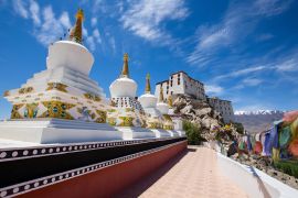 Lais Puzzle - Weiße buddhistische Stupa im Thiksey-Kloster in Leh, Ladakh, Indien - 2.000 Teile