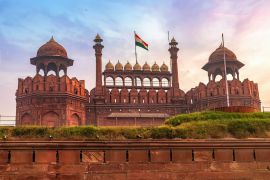 Lais Puzzle - Historisches Red Fort Delhi bei Sonnenaufgang. Das Rote Fort ist ein Meisterwerk der mittelalterlichen indischen Architektur und gehört zum UNESCO-Weltkulturerbe. - 2.000 Teile