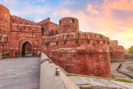 Lais Puzzle - Historisches mittelalterliches Agra Fort aus rotem Sandstein bei Sonnenaufgang mit stimmungsvollem Himmel. Agra Fort ist ein UNESCO-Weltkulturerbe - 2.000 Teile