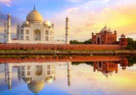 Lais Puzzle - Taj Mahal Agra bei Sonnenuntergang mit Wasserspiegelung und stimmungsvollem Himmel. Das Taj Mahal ist ein UNESCO-Weltkulturerbe am Ufer des Flusses Yamuna in Uttar Pradesh, Indien - 1.000 Teile