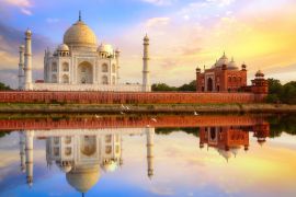Lais Puzzle - Taj Mahal Agra bei Sonnenuntergang mit Wasserspiegelung und stimmungsvollem Himmel. Das Taj Mahal ist ein UNESCO-Weltkulturerbe am Ufer des Flusses Yamuna in Uttar Pradesh, Indien - 2.000 Teile