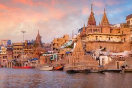 Lais Puzzle - Varanasi alte Stadtarchitektur mit Gangesufer bei Sonnenuntergang - 2.000 Teile