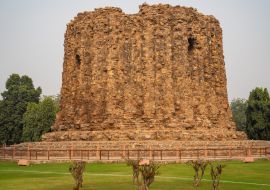 Lais Puzzle - Alai Minar ist ein unvollendetes Monument innerhalb des Qutb Minar-Komplexes in Neu-Delhi - 1.000 Teile