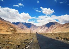 Lais Puzzle - Schöner Blick auf die Berge auf dem Weg zum Pangong See, Ladakh, Kaschmir, Indien - 1.000 Teile