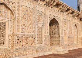 Lais Puzzle - Außenwand, Detail mit Nische, Mausoleum des Etmaduddaula- oder Itmad-ud-Daula-Grabes, das oft als Entwurf des Taj Mahal gilt, Agra, Uttar Pradesh, Indien - 1.000 Teile