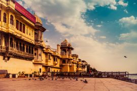 Lais Puzzle - Schöne Aufnahme des Gangaur Ghat in Udaipur, Indien - 2.000 Teile