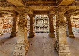 Lais Puzzle - Das UNESCO-Welterbe Queen's step well oder rani ki vav befindet sich in der Stadt Patan, Bezirk Patan im indischen Bundesstaat Gujarat - 1.000 Teile