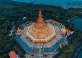 Lais Puzzle - Die Global Vipassana Pagoda ist eine Meditationskuppelhalle mit einer Kapazität für etwa 8.000 Vipassana-Meditierende in der Nähe von Gorai, nordwestlich von Mumbai, Maharashtra, Indien - 1.000 Teile