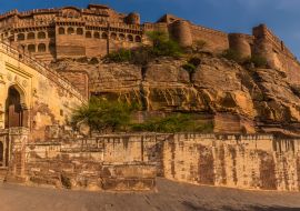 Lais Puzzle - Ein Panoramablick auf das Fort und die Altstadt oberhalb der blauen Stadt Jodhpur, Rajasthan, Indien, am späten Nachmittag - 1.000 Teile