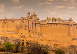 Lais Puzzle - Ein Blick über den Maotha-See auf das Fort oberhalb der Stadt in Jaipur, Rajasthan, Indien - 1.000 Teile