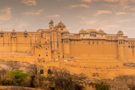 Lais Puzzle - Ein Blick über den Maotha-See auf das Fort oberhalb der Stadt in Jaipur, Rajasthan, Indien - 2.000 Teile