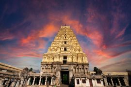 Lais Puzzle - Atemberaubende Aussicht auf den Sree Virupaksha-Tempel in Hampi am Ufer des Tungabhadra-Flusses, UNESCO-Weltkulturerbe, Karnataka, Indien - 2.000 Teile
