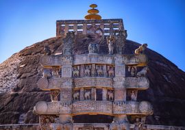 Lais Puzzle - Der Stupa von Sanchi ist ein buddhistischer Komplex, berühmt für seinen großen Stupa, auf einem Hügel in der Stadt Sanchi im Distrikt Raisen im indischen Bundesstaat Madhya Pradesh. Er gehört zum UNESCO-Weltkulturerbe. - 1.000 Teile
