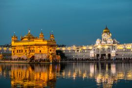Lais Puzzle - Der Goldene Tempel, auch bekannt als Harmandir Sahib, was "jedermanns Tempel oder Haus" oder Darbār Sahib, was "erhabener Hof" bedeutet, ist ein Gurdwara in der Stadt Amritsar, Punjab, Indien - 2.000 Teile