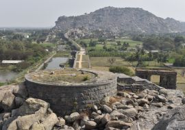 Lais Puzzle - Gebäude, Denkmäler und Architektur des Queen's Fort in Gingee, Tamilnadu, Indien - 1.000 Teile