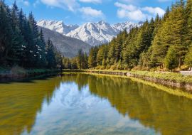 Lais Puzzle - Malerischer Bergsee mit Kailash-Himalaya-Landschaft bei Narkanda, Himachal Pradesh, Indien - 1.000 Teile