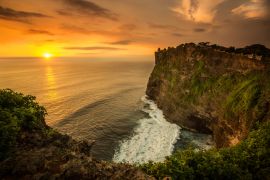 Lais Puzzle - Wunderschöner Sonnenuntergang am Uluwatu-Tempel, Bali, Indonesien - 2.000 Teile