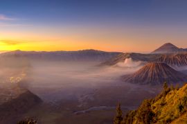 Lais Puzzle - Panoramablick auf den aktiven Vulkan Bromo bei schönem Sonnenaufgang, Insel Ost-Java in Indonesien - 2.000 Teile