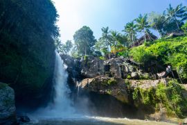 Lais Puzzle - Tegenungan-Wasserfall in Bali, Indonesien - 2.000 Teile