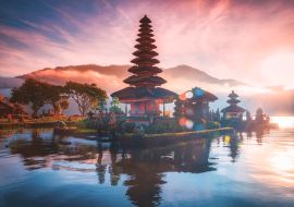 Lais Puzzle - Pura Ulun Danu Bratan, Hindu-Tempel auf Bratan See Landschaft mit Lens Flare bei Sonnenaufgang in Bali, Indonesien - 1.000 Teile
