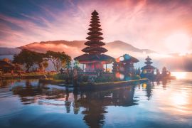 Lais Puzzle - Pura Ulun Danu Bratan, Hindu-Tempel auf Bratan See Landschaft mit Lens Flare bei Sonnenaufgang in Bali, Indonesien - 2.000 Teile