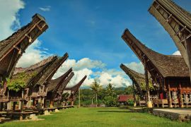 Lais Puzzle - Tongkonan traditionellen alten Häusern in Buntu Pune Dorf. Tana Toraja, Sulawesi. Indonesien - 2.000 Teile