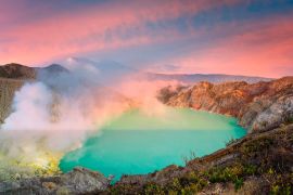 Lais Puzzle - Panorama-Landschaftsansicht des Kawah Ijen bei Sonnenaufgang. Die berühmteste Touristenattraktion in Indonesien - 2.000 Teile