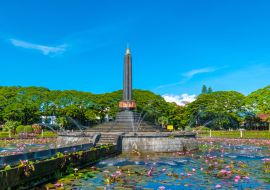 Lais Puzzle - Tugu Malang (Alun-alun Bunder) als wichtigstes Wahrzeichen und touristisches Symbol der Stadt Malang in Ost-Java, Indonesien - 1.000 Teile