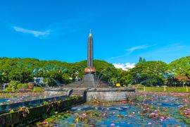 Lais Puzzle - Tugu Malang (Alun-alun Bunder) als wichtigstes Wahrzeichen und touristisches Symbol der Stadt Malang in Ost-Java, Indonesien - 2.000 Teile