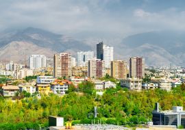 Lais Puzzle - Wunderschöne Aussicht auf Teheran, Iran. Bunte Wohngebäude - 1.000 Teile