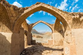 Lais Puzzle - Ruinen von Ritualgebäuden in der Nähe des zoroastrischen Turms des Schweigens Dakhmeh, Yazd, Iran - 2.000 Teile