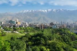 Lais Puzzle - Blick auf den nördlichen Bereich von Teheran, der Hauptstadt des Iran, mit der Alborz-Gebirgskette im Hintergrund - 2.000 Teile