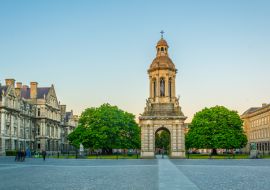 Lais Puzzle - Campanile im Inneren des Campus des Trinity College in Dublin, Irland - 1.000 Teile