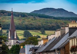 Lais Puzzle - Die charmante Kleinstadt Kenmare (das kleine Nest), auf dem Ring of Kerry und dem Ring of Beara, im Süden der Grafschaft Kerry, Irland - 1.000 Teile