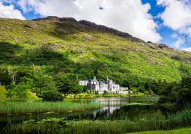 Lais Puzzle - Kylemore Abbey mit Spiegelung im See am Fuße eines Berges. Connemara, Irland - 1.000 Teile