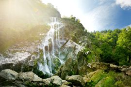 Lais Puzzle - Majestätische Wasserkaskade des Powerscourt Waterfall, des höchsten Wasserfalls in Irland. Touristenattraktionen in Wicklow, Irland - 2.000 Teile