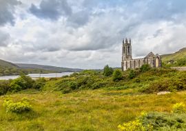 Lais Puzzle - Die Ruinen der verlassenen Dunlewey Church in der Grafschaft Donegal, Irland - 1.000 Teile