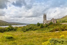 Lais Puzzle - Die Ruinen der verlassenen Dunlewey Church in der Grafschaft Donegal, Irland - 2.000 Teile
