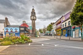 Lais Puzzle - Der Uhrenturm in Westport, Grafschaft Mayo, Irland - 2.000 Teile