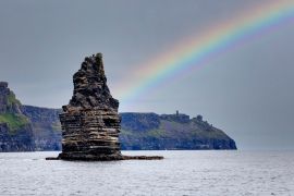 Lais Puzzle - Irische Touristenattraktion auf dem Land in der Grafschaft Clare. Die Cliffs of Moher und Schloss Irland. Epische irische Landschaft UNESCO Global Geopark the wild atlantic way - 2.000 Teile