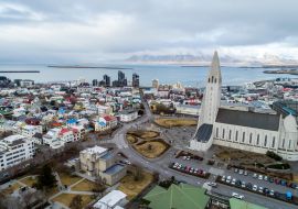 Lais Puzzle - die berühmte Kathedrale Hallgrimskirkja und die Stadt Reykjavik in Island - 1.000 Teile