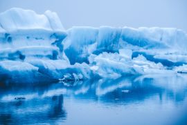 Lais Puzzle - Eisberge in der schönen Gletscherlagune Jokulsarlon in Island. Jokulsarlon ist ein berühmtes Reiseziel im Vatnajokull-Nationalpark im Südosten Islands - 2.000 Teile