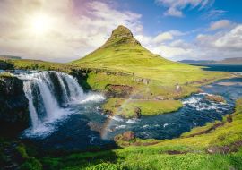 Lais Puzzle - Atemberaubender Sonnenaufgang über der Berglandschaft und dem Wasserfall von Kirkjufell in Island im Sommer - 1.000 Teile