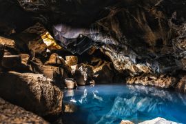 Lais Puzzle - Grjotagja-Lavahöhle, in der Nähe von Myvatn, Nordisland - 2.000 Teile