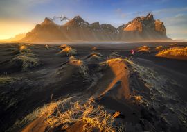 Lais Puzzle - Der Berg Vestrahorn mit schwarzen Lavadünen bei Sonnenuntergang, Stokksnes, Island - 1.000 Teile