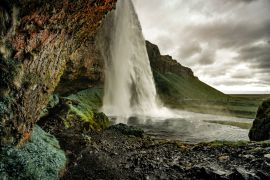 Lais Puzzle - Am Fuße des Seljalandsfoss-Wasserfalls in Island - 2.000 Teile