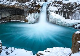 Lais Puzzle - Weiche, langsame Verschlusszeit sorgt für verschwommenes Wasser am Aldeyjarfoss-Wasserfall - 1.000 Teile