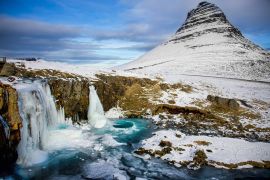 Lais Puzzle - Gefrorener Wasserfall mit dem Berg Kirkjufell auf der Halbinsel Snæfellsnes in Island - 2.000 Teile